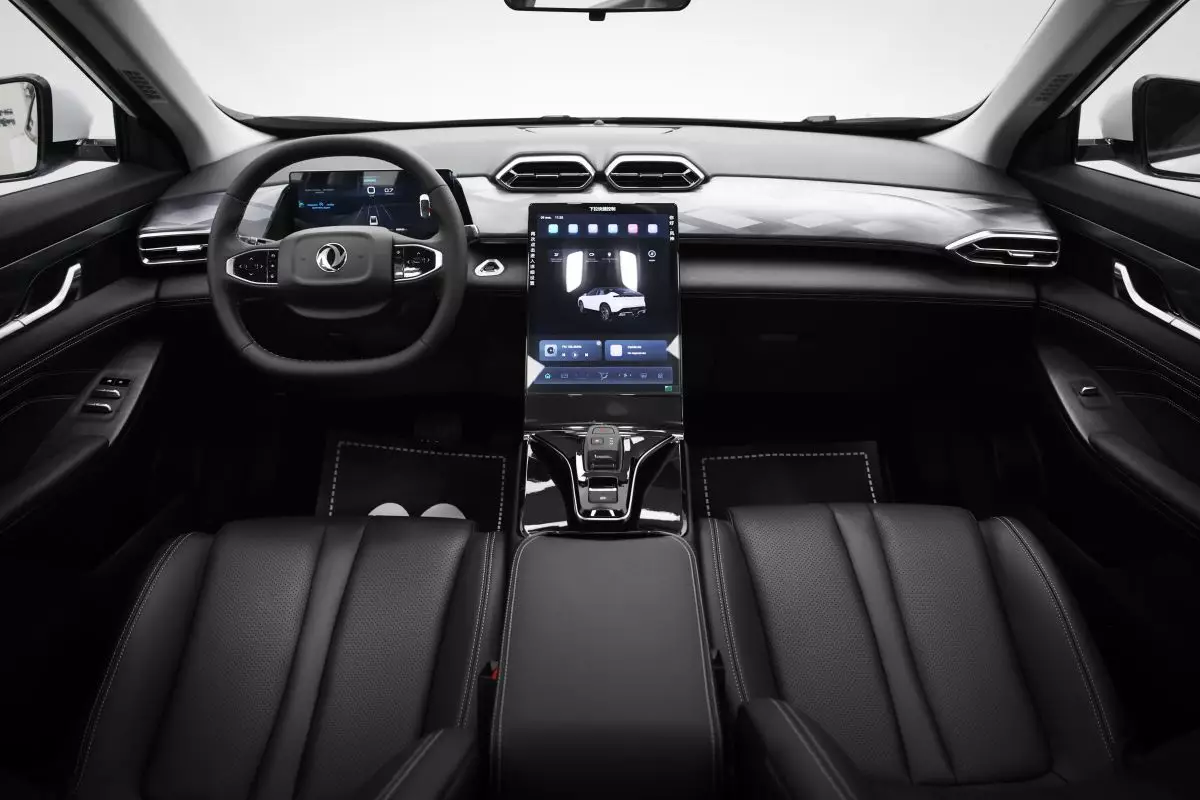 Автосалон: Dongfeng Mage