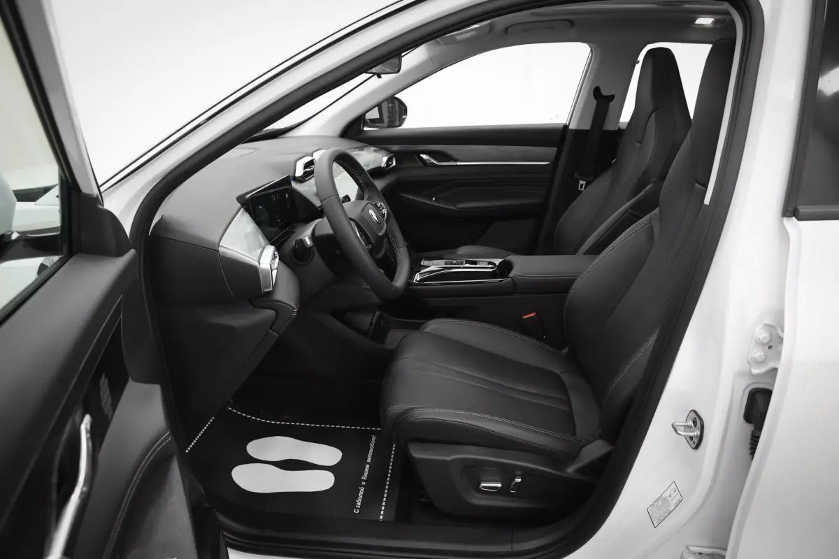 Автосалон: Dongfeng Mage