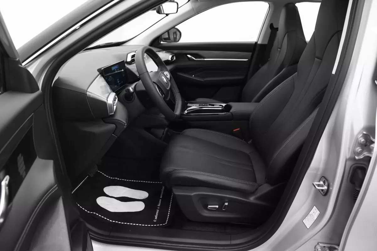 Автосалон: Dongfeng Mage