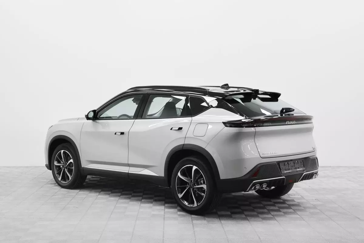 Автосалон: Dongfeng Mage