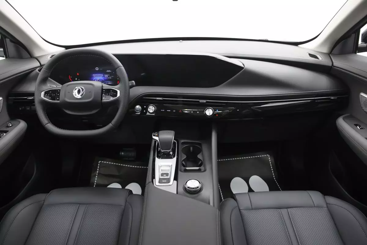 Автосалон: Dongfeng Huge