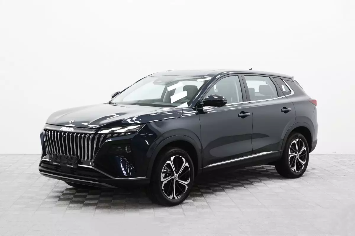 Автосалон: Dongfeng Huge