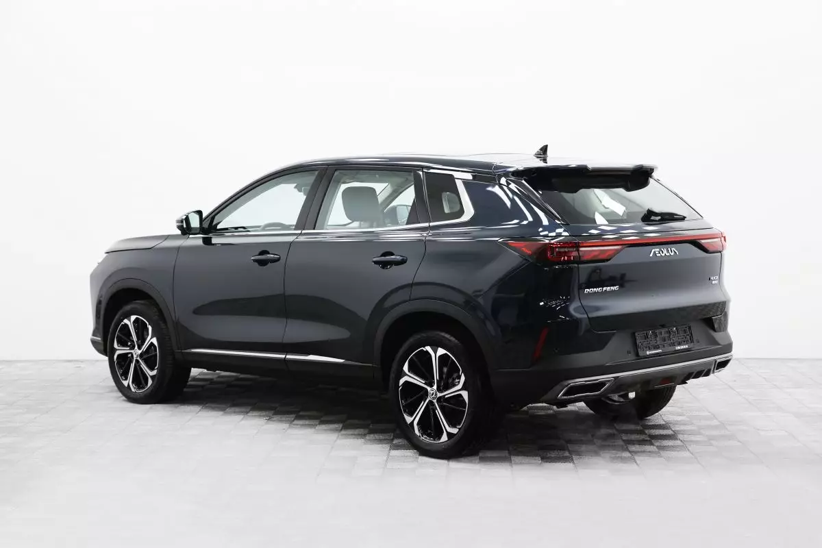 Автосалон: Dongfeng Huge
