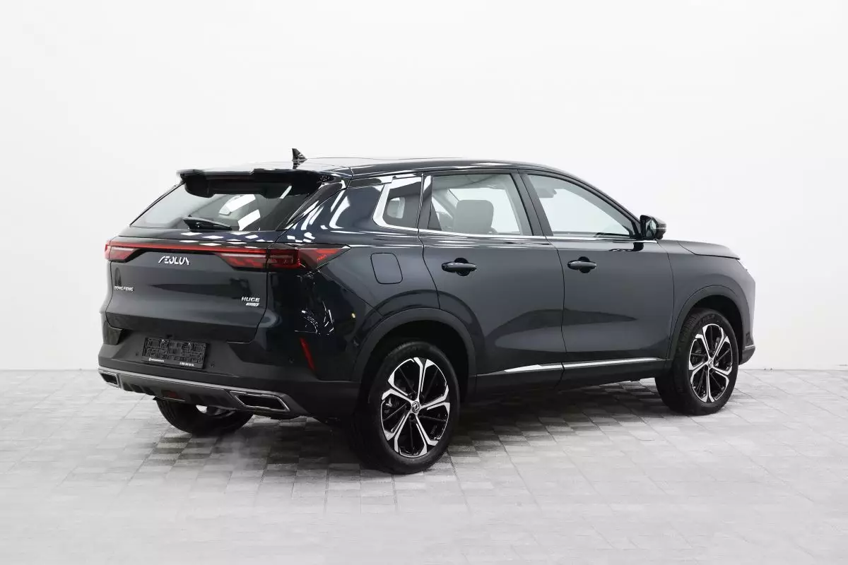 Автосалон: Dongfeng Huge