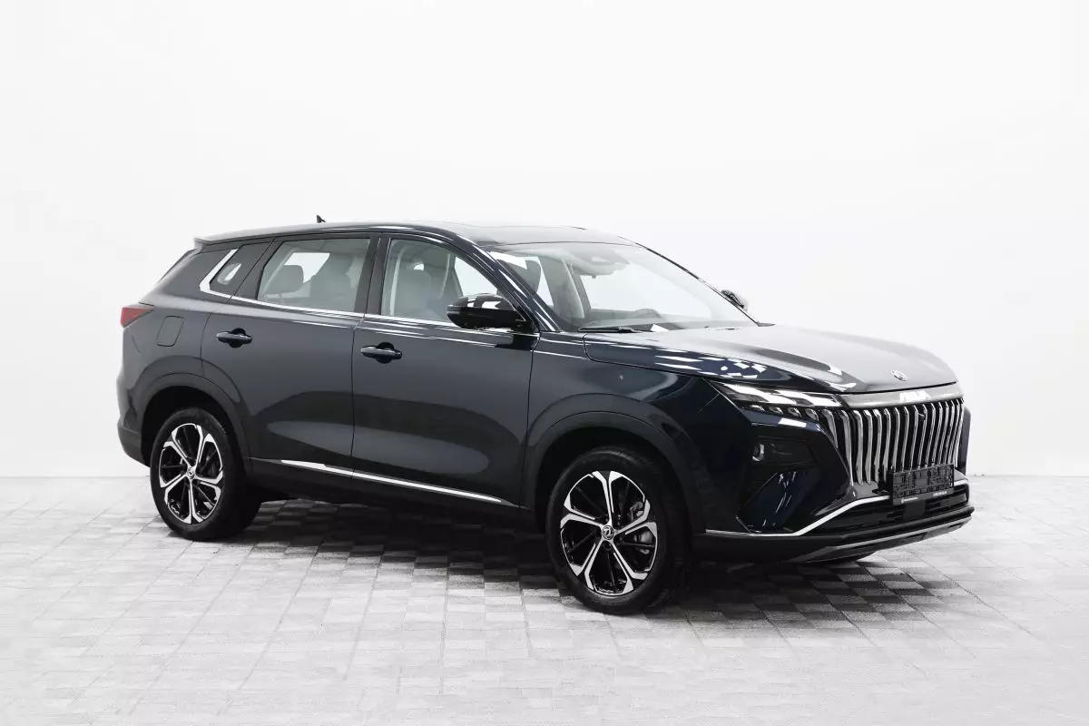 Автосалон: Dongfeng Huge