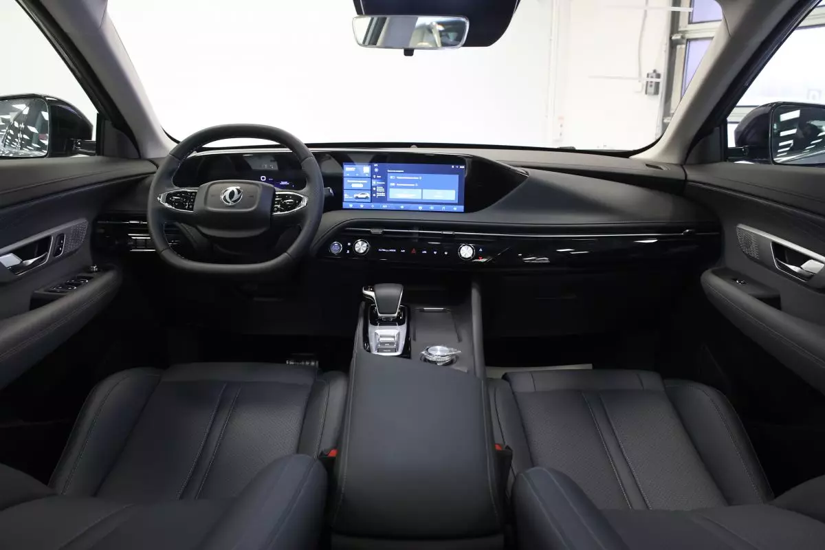 Автосалон: Dongfeng Huge