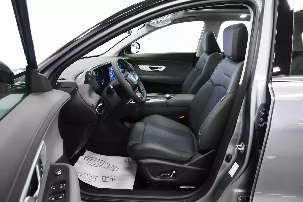 Автосалон: Dongfeng Huge