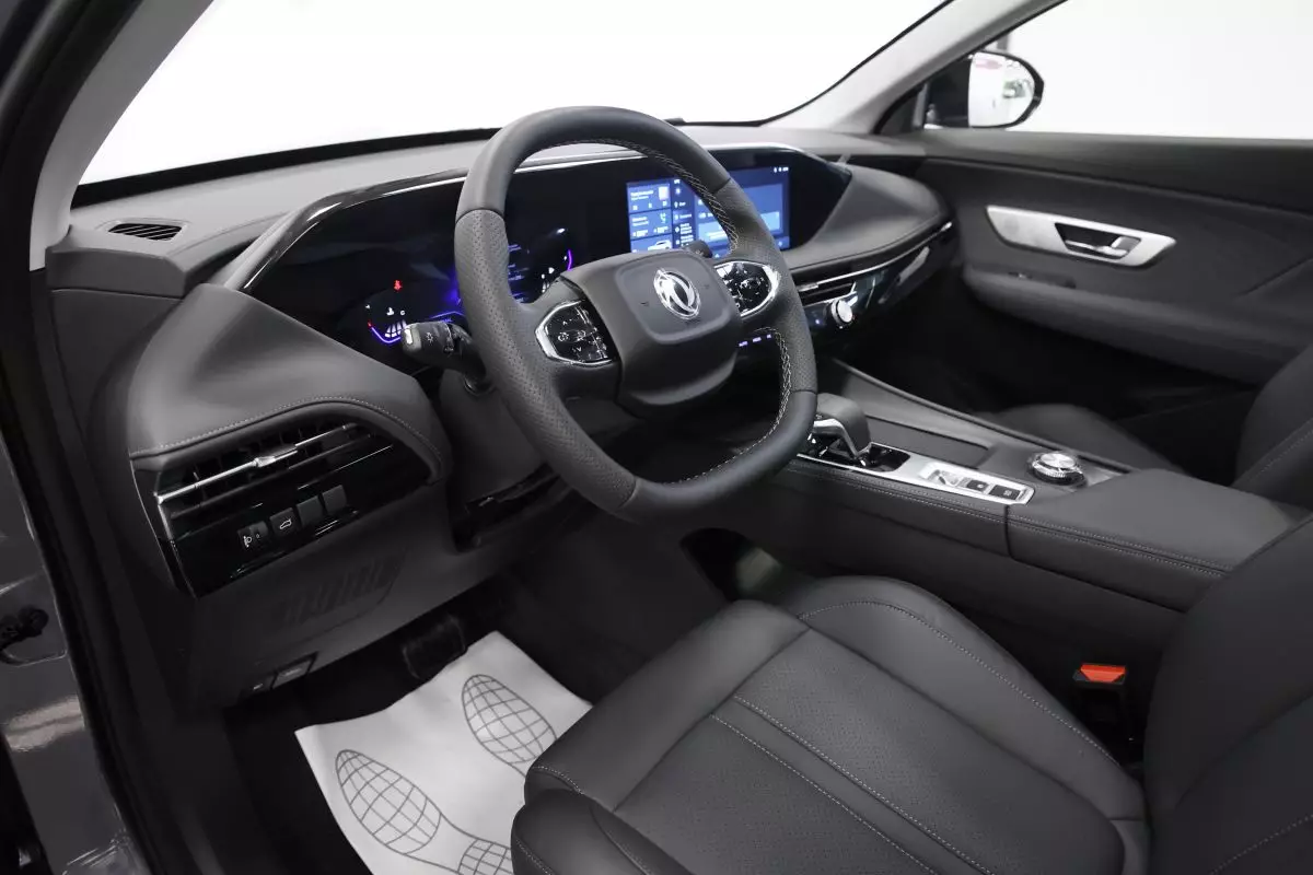 Автосалон: Dongfeng Huge