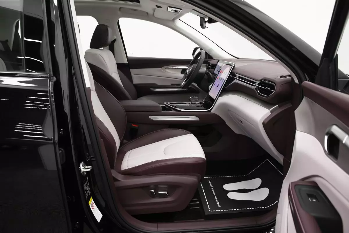 Автосалон: Bestune T90