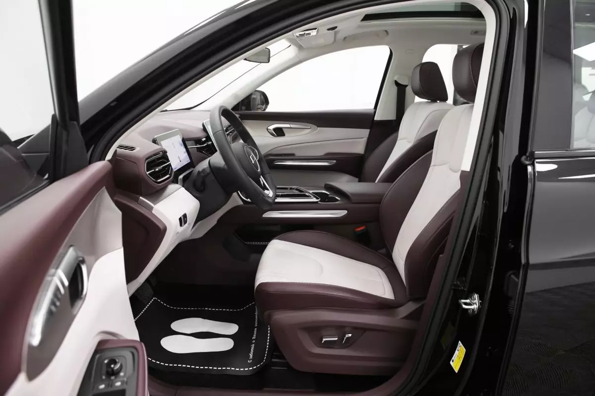 Автосалон: Bestune T90