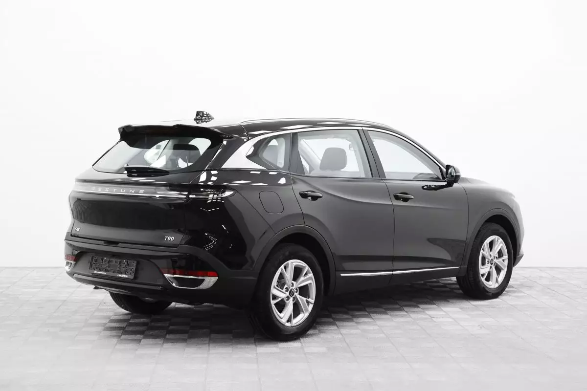 Автосалон: Bestune T90