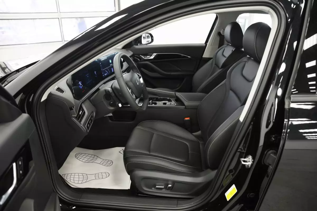 Автосалон: Bestune B70 New