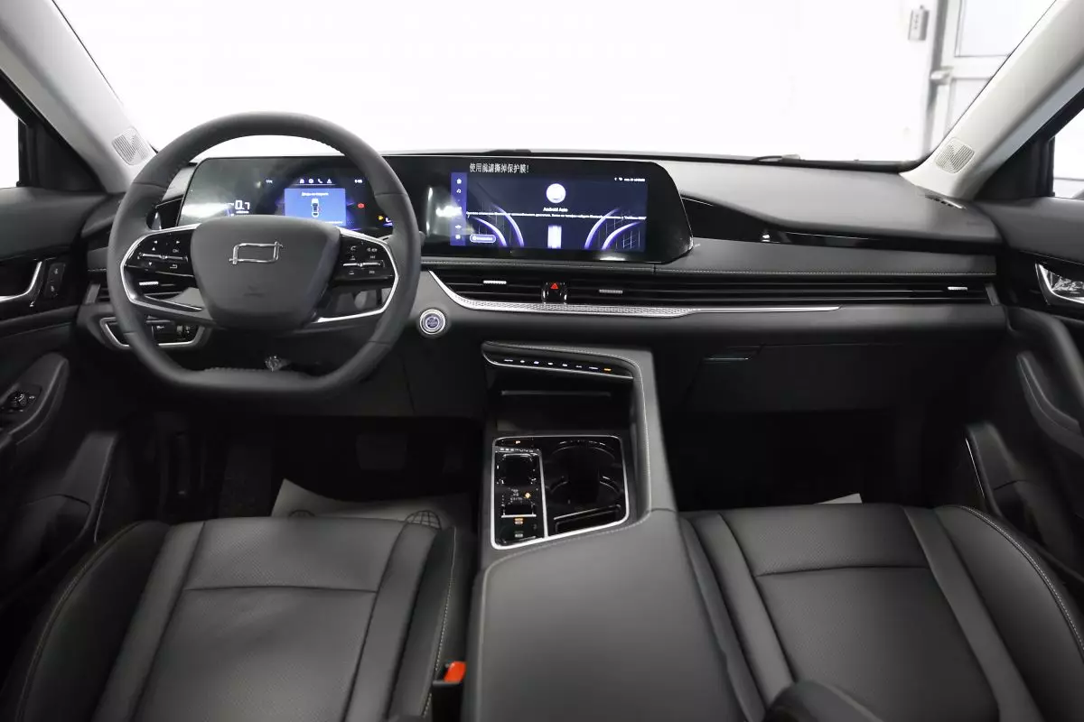 Автосалон: Bestune B70 New