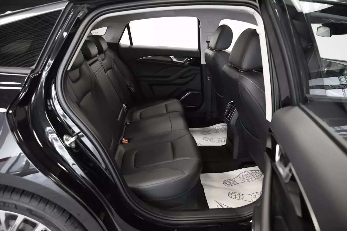 Автосалон: Bestune B70 New