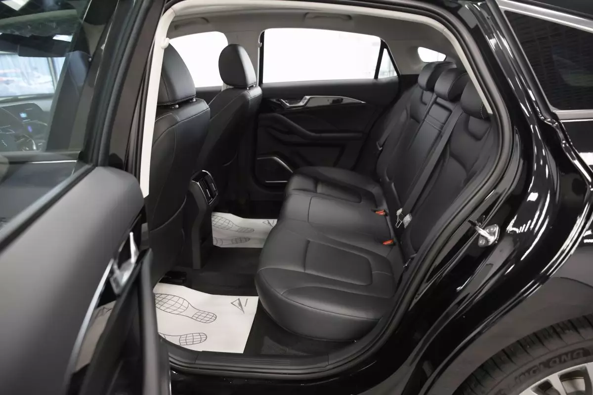 Автосалон: Bestune B70 New
