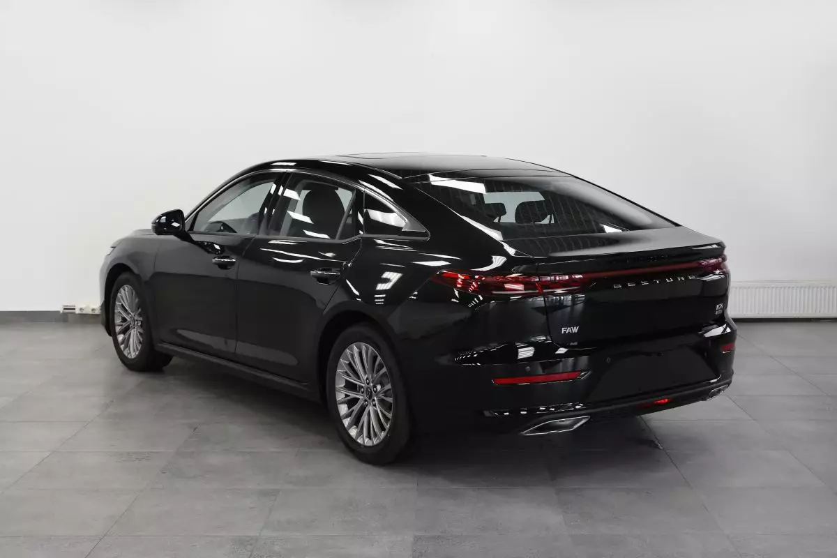 Автосалон: Bestune B70 New