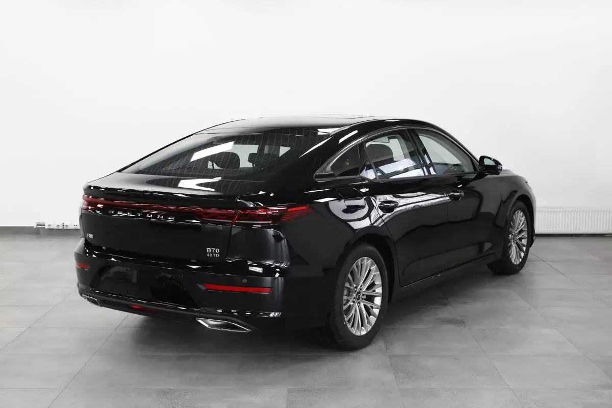 Автосалон: Bestune B70 New