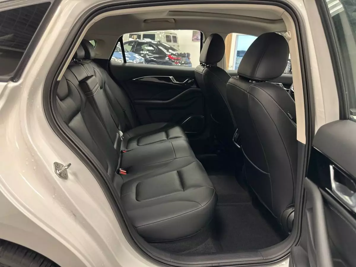 Автосалон: Bestune B70 New