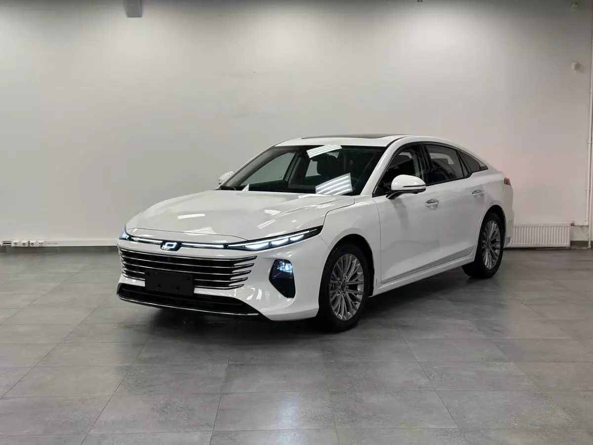 Автосалон: Bestune B70 New