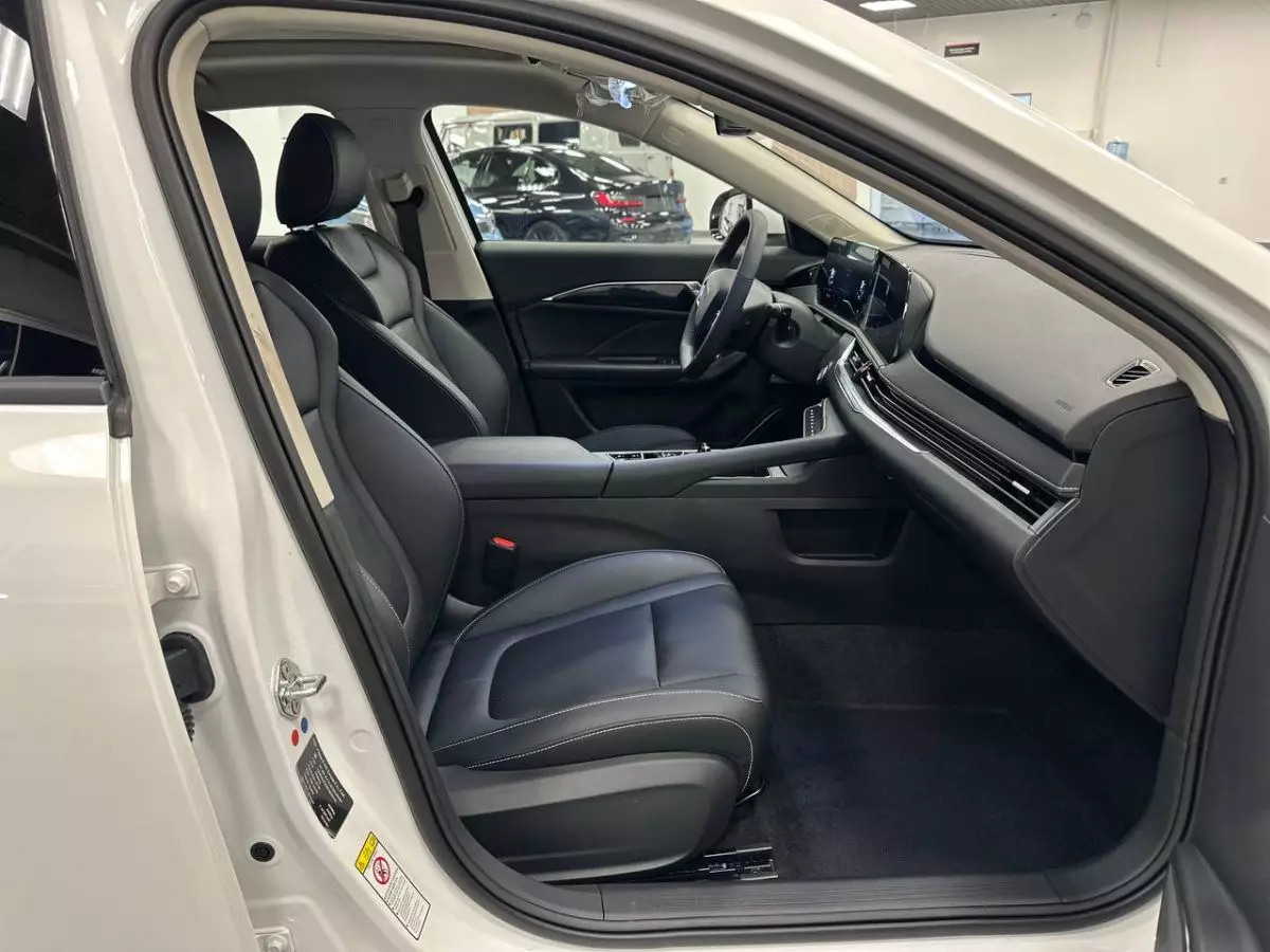 Автосалон: Bestune B70 New