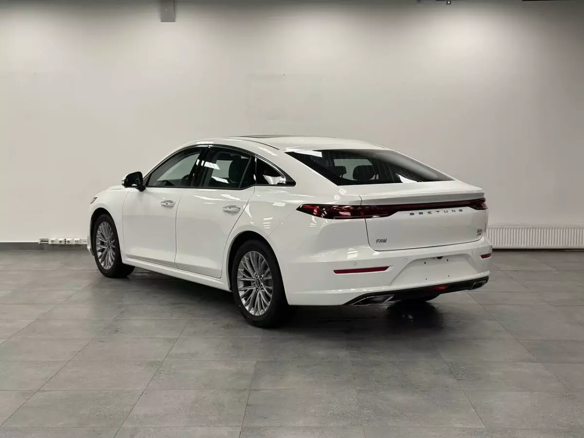 Автосалон: Bestune B70 New