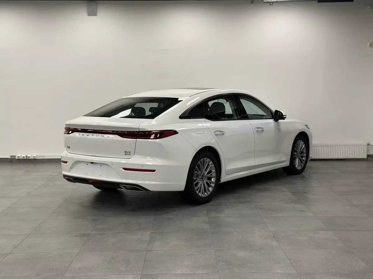Автосалон: Bestune B70 New