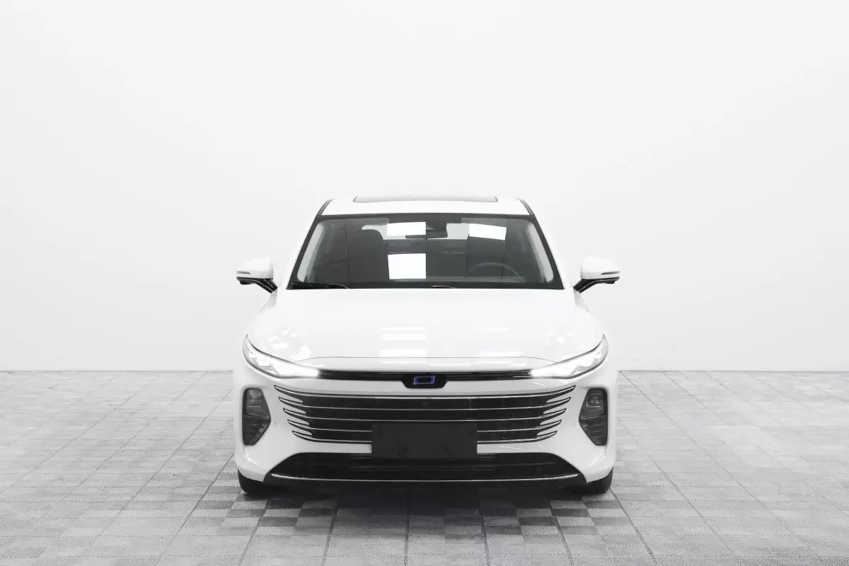 Автосалон: Bestune B70 New