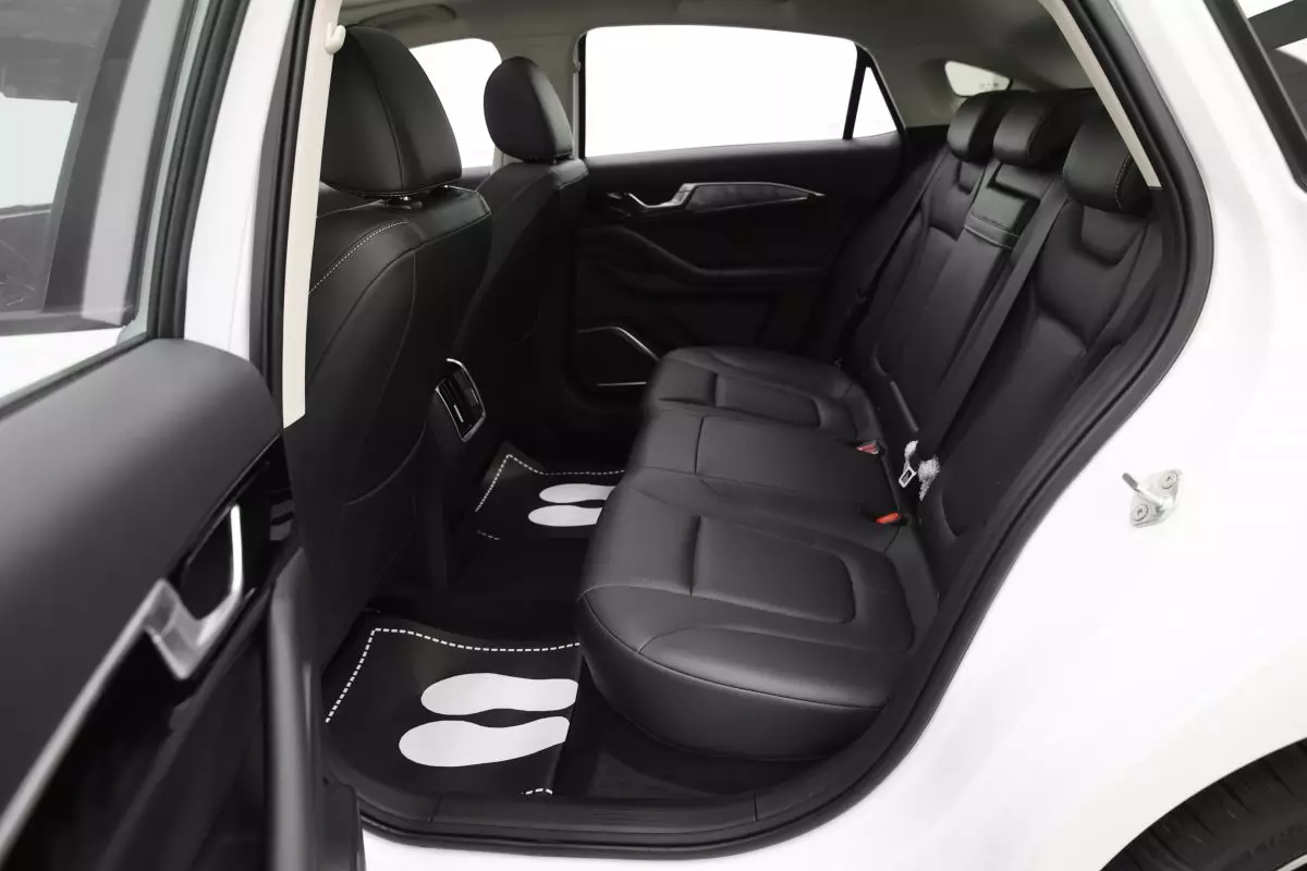 Автосалон: Bestune B70 New