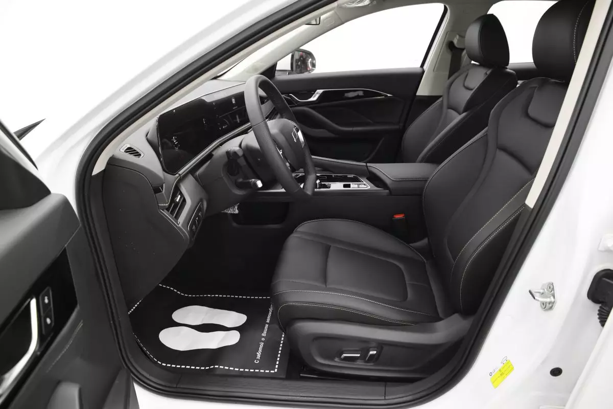 Автосалон: Bestune B70 New