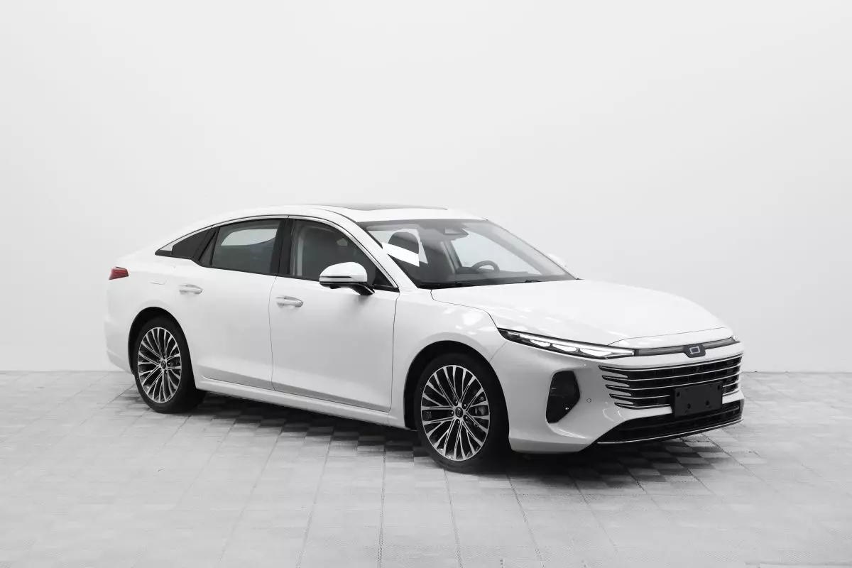 Автосалон: Bestune B70 New