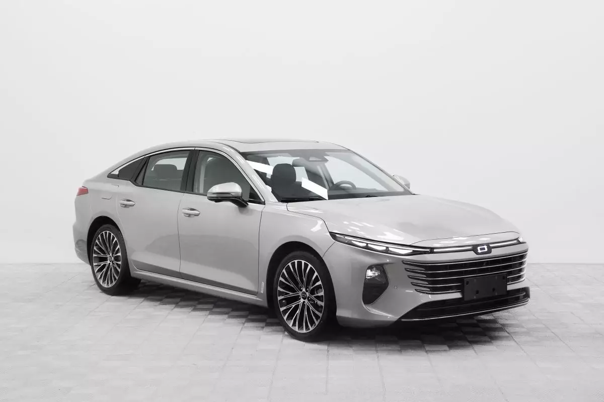 Автосалон: Bestune B70 New