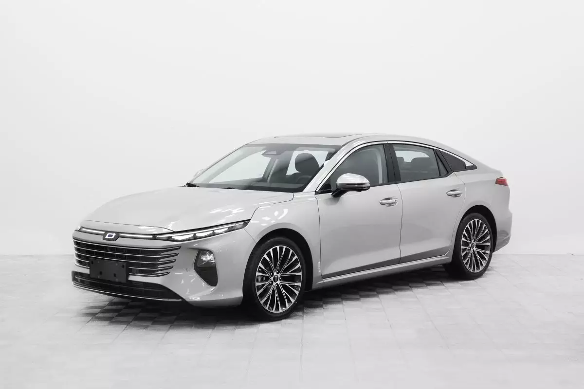 Автосалон: Bestune B70 New