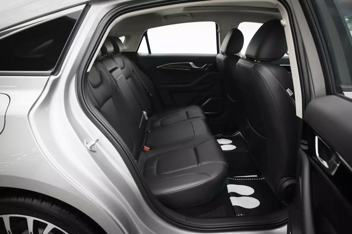 Автосалон: Bestune B70 New