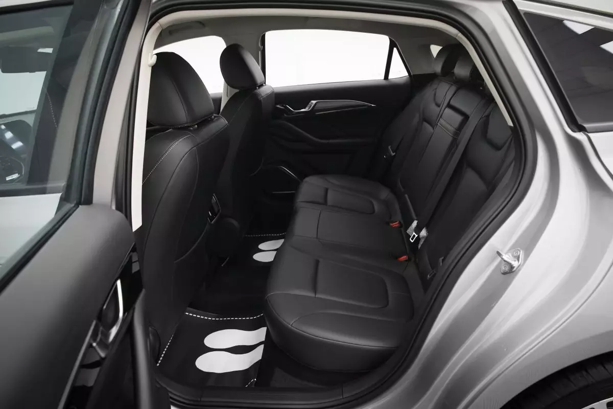 Автосалон: Bestune B70 New