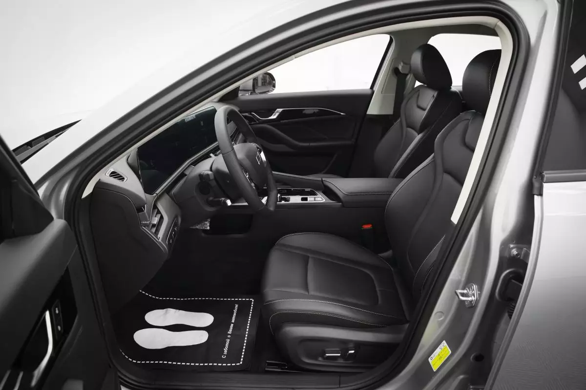 Автосалон: Bestune B70 New