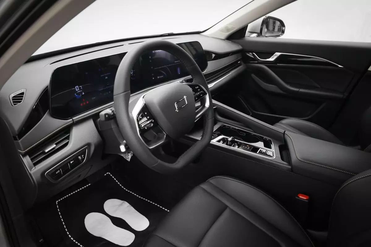 Автосалон: Bestune B70 New