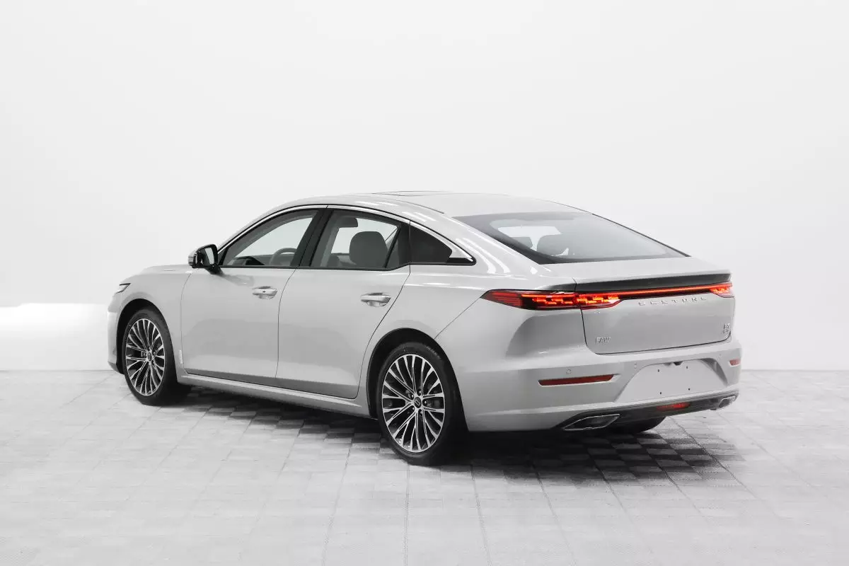 Автосалон: Bestune B70 New