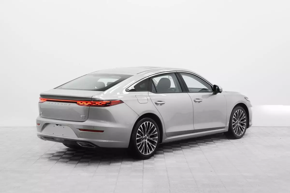 Автосалон: Bestune B70 New
