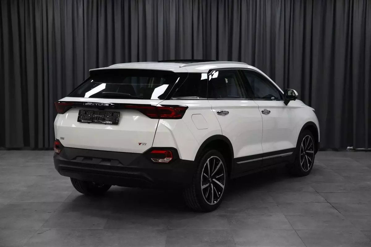 Автосалон: Bestune T77