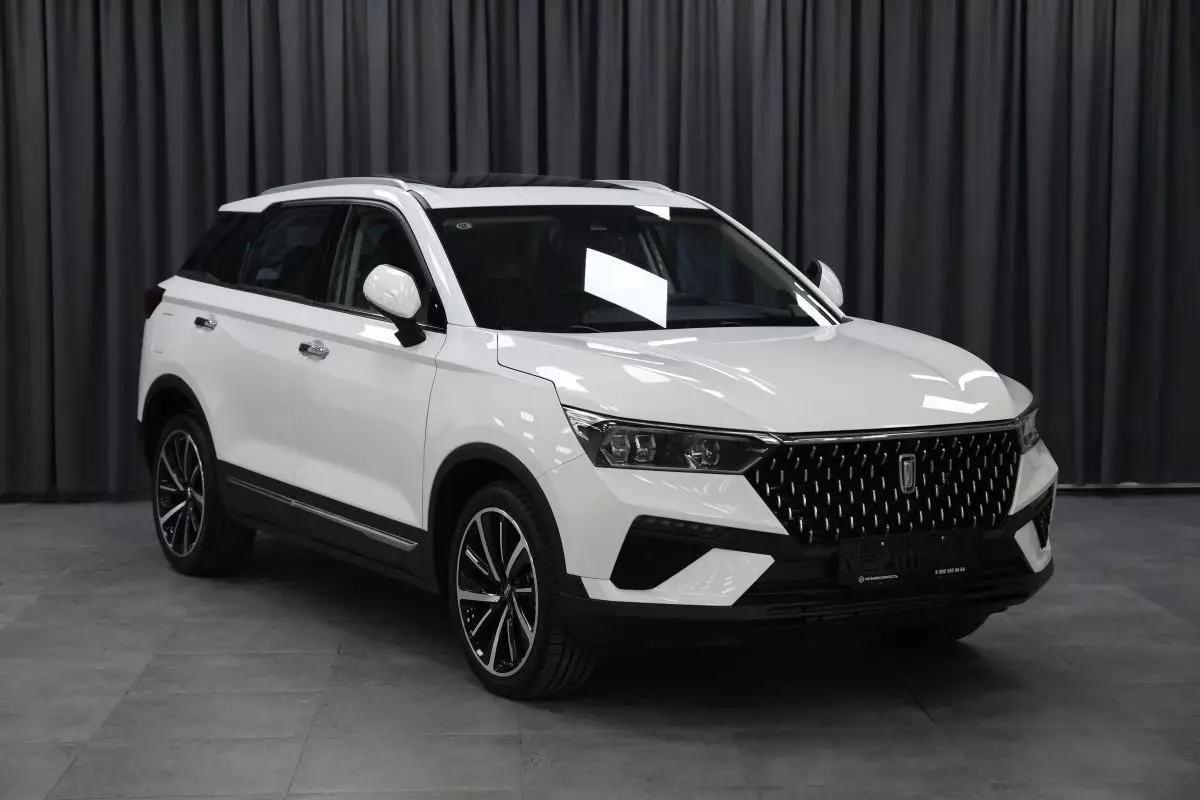 Автосалон: Bestune T77