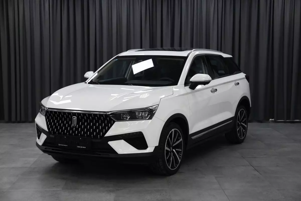 Автосалон: Bestune T77