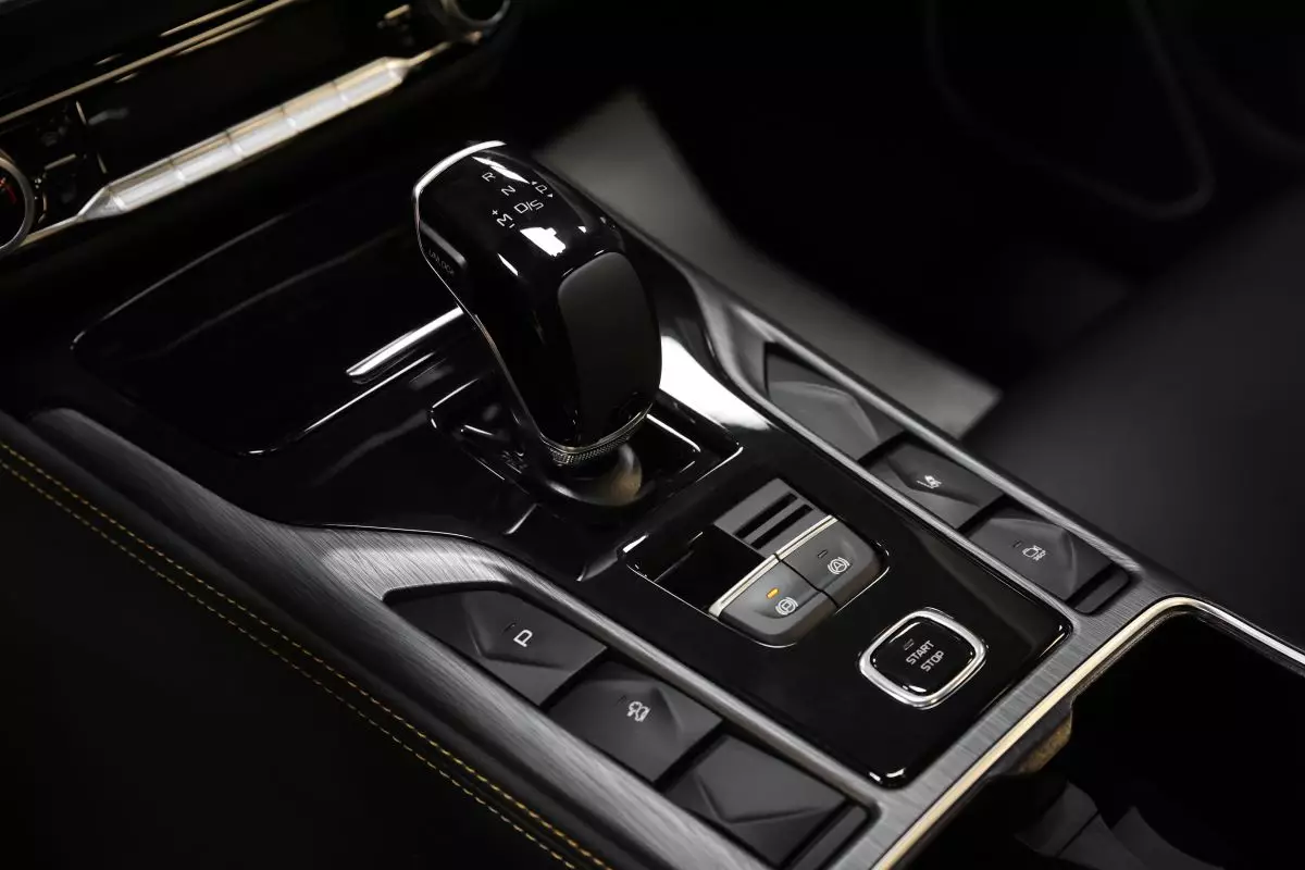 Автосалон: Bestune T77