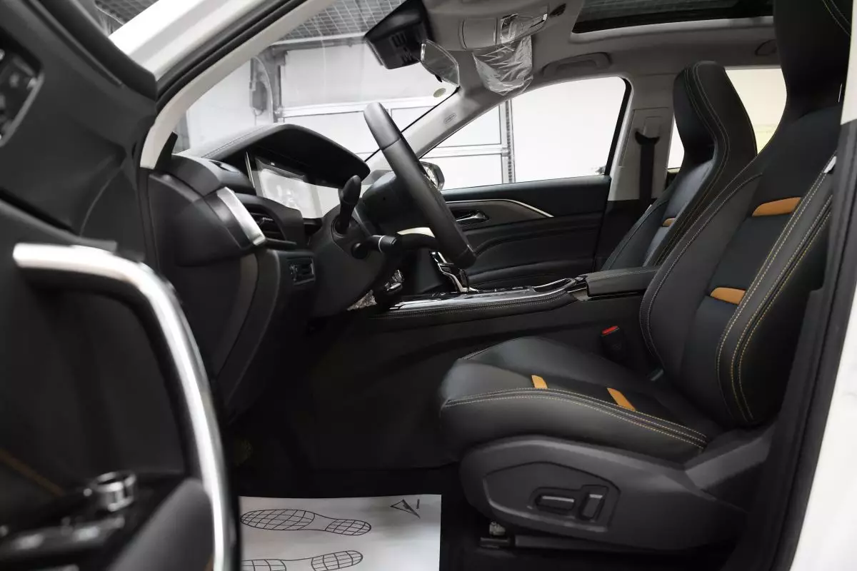 Автосалон: Bestune T77