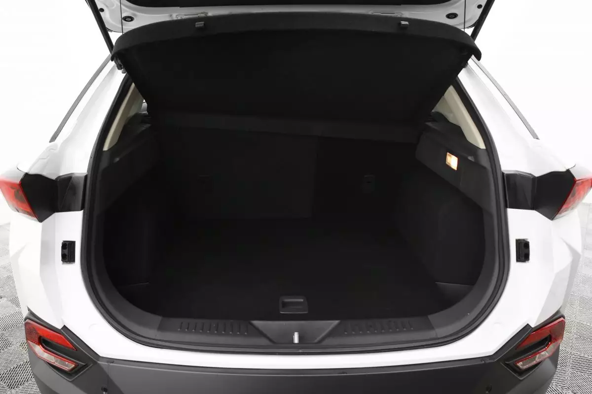 Автосалон: Bestune T77
