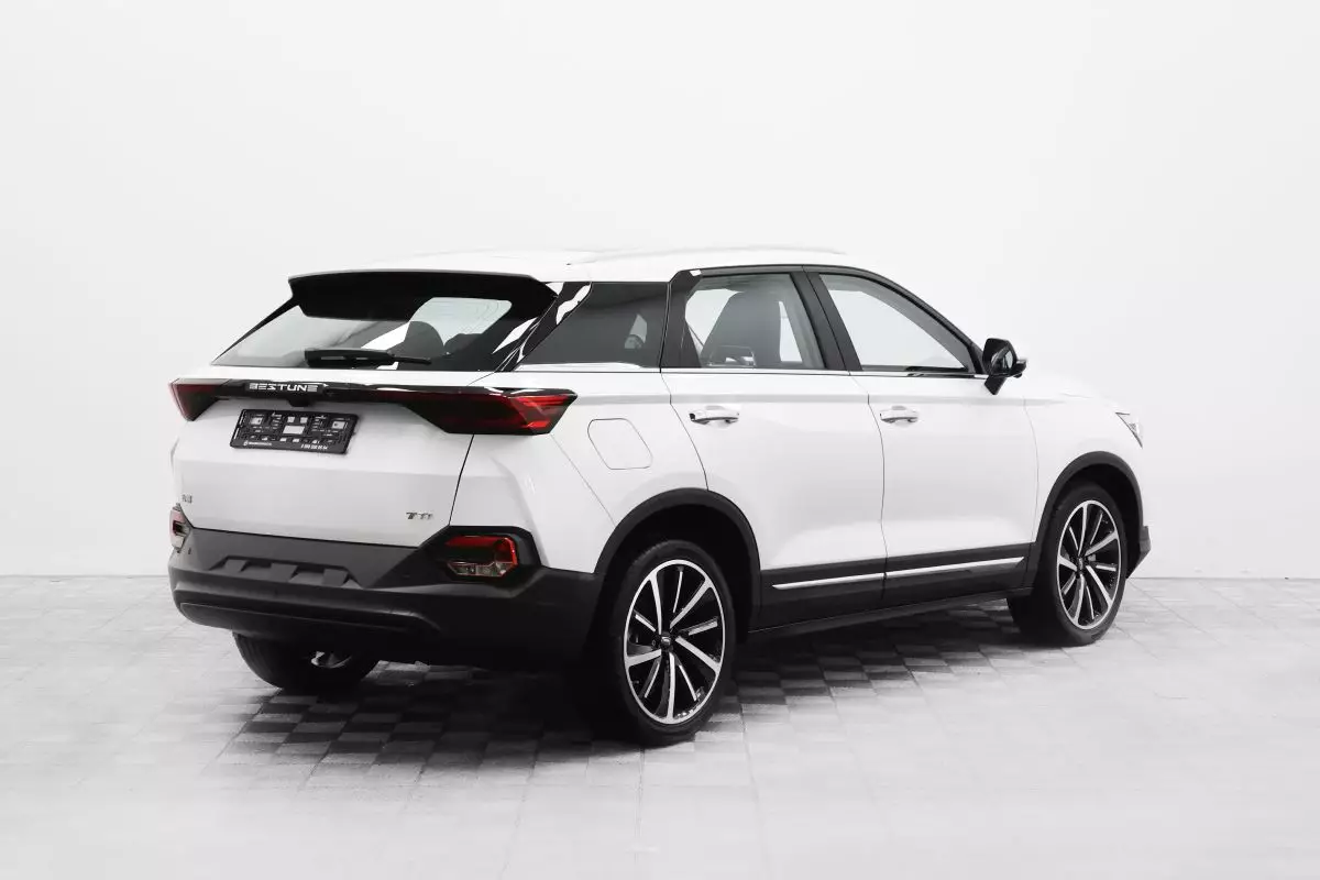 Автосалон: Bestune T77