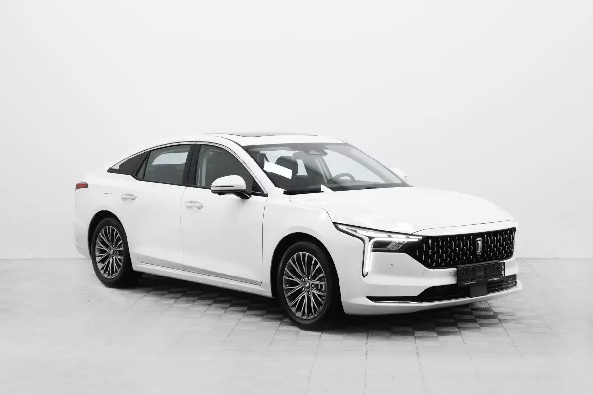 Автосалон: Bestune B70