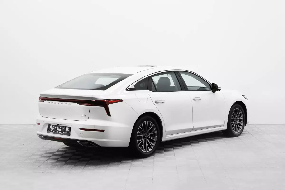 Автосалон: Bestune B70