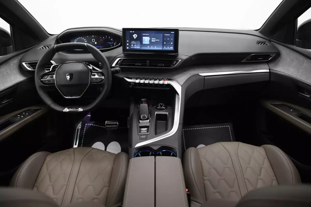 Автосалон: Peugeot 5008