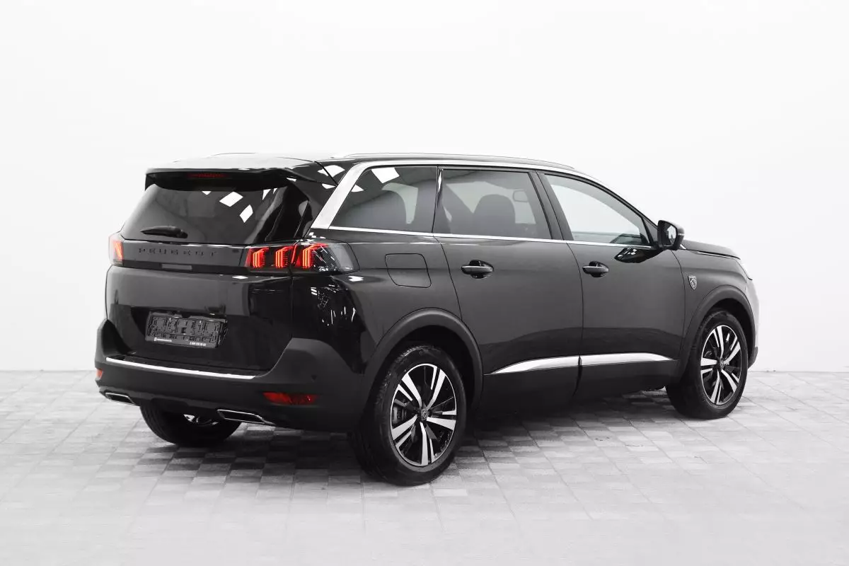 Автосалон: Peugeot 5008