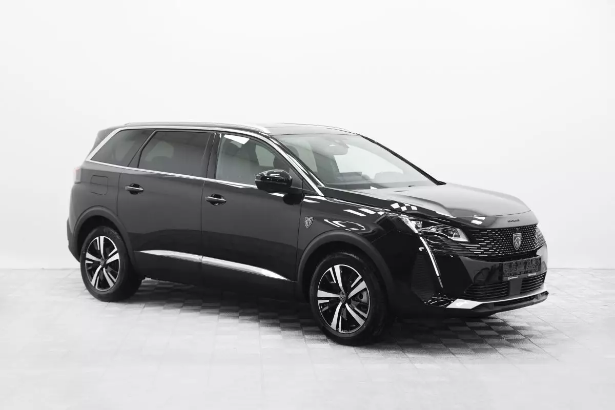 Автосалон: Peugeot 5008